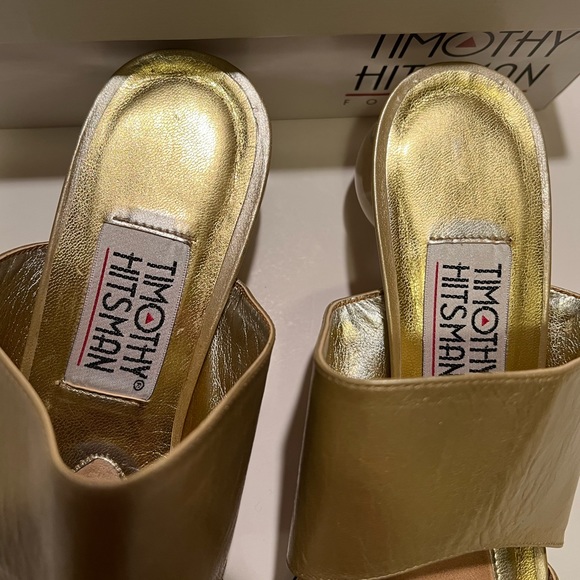 WOMEN’S TIMOTHY HITSMAN GOLD HEELS with LUCITE BALL. - Picture 6 of 13